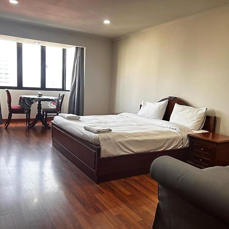 Affordable Serviced Apartments In Nana Omni Tower - Prime Sukhumvit Location Бангкок Экстерьер фото