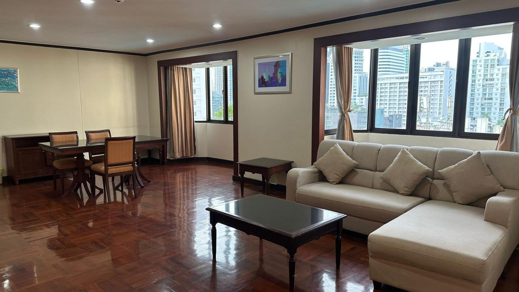 Affordable Serviced Apartments In Nana Omni Tower - Prime Sukhumvit Location Бангкок Экстерьер фото