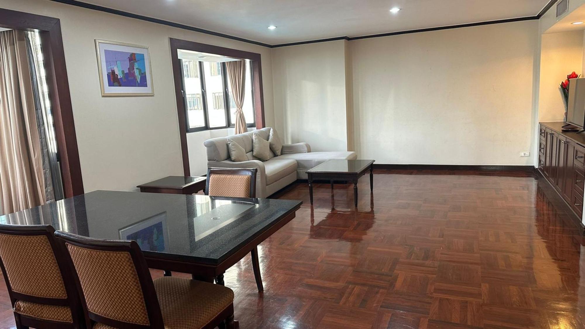 Affordable Serviced Apartments In Nana Omni Tower - Prime Sukhumvit Location Бангкок Экстерьер фото