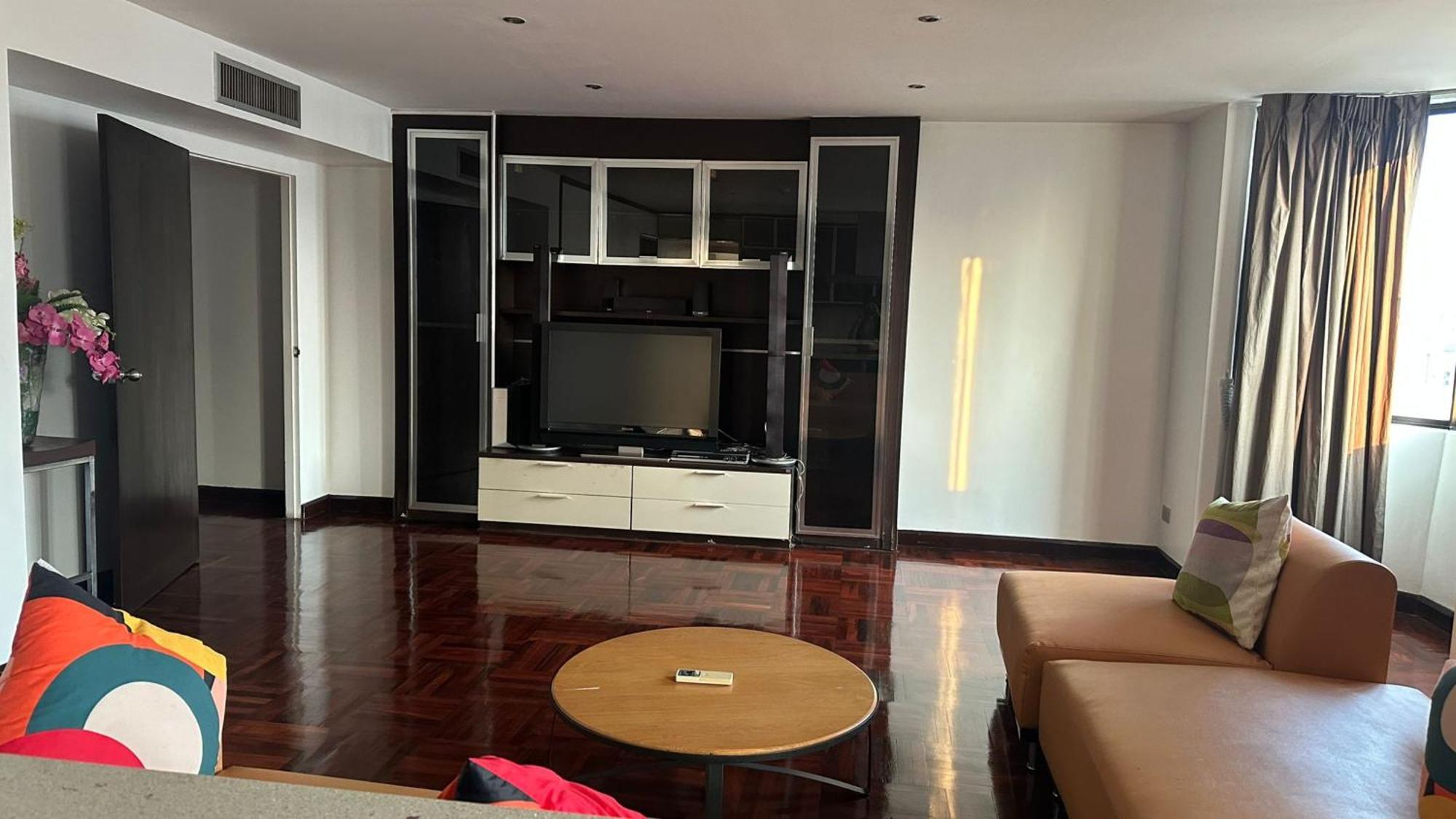 Affordable Serviced Apartments In Nana Omni Tower - Prime Sukhumvit Location Бангкок Экстерьер фото