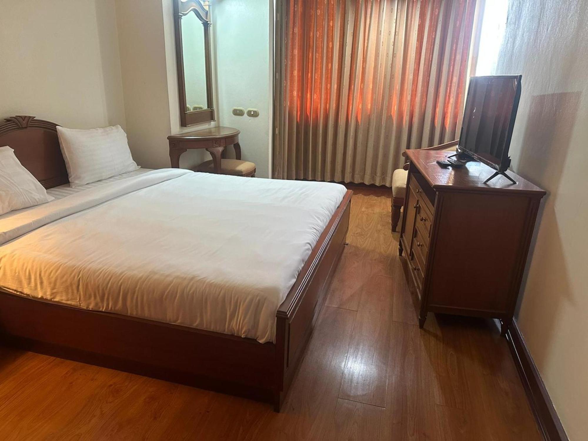 Affordable Serviced Apartments In Nana Omni Tower - Prime Sukhumvit Location Бангкок Экстерьер фото