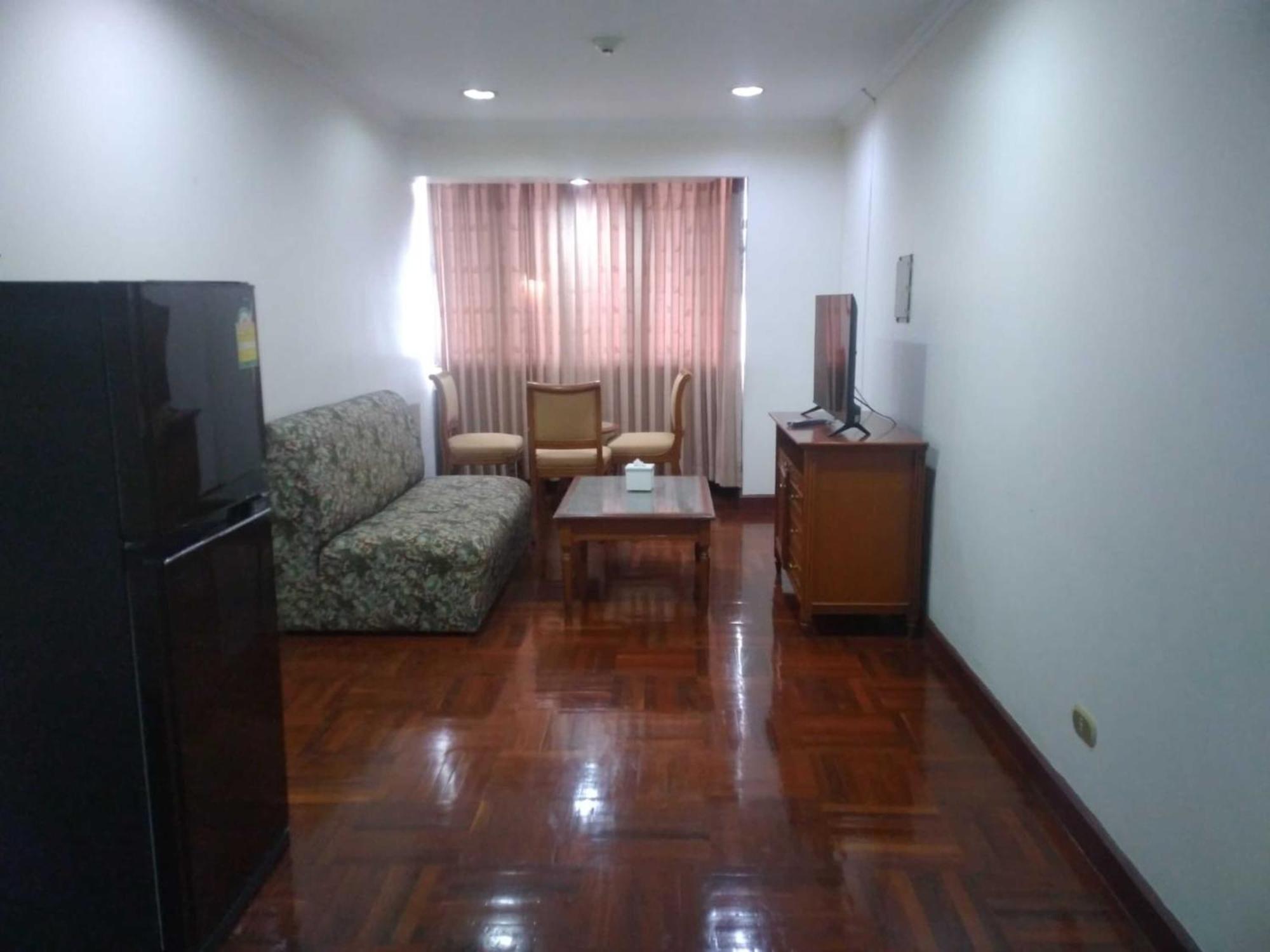 Affordable Serviced Apartments In Nana Omni Tower - Prime Sukhumvit Location Бангкок Экстерьер фото