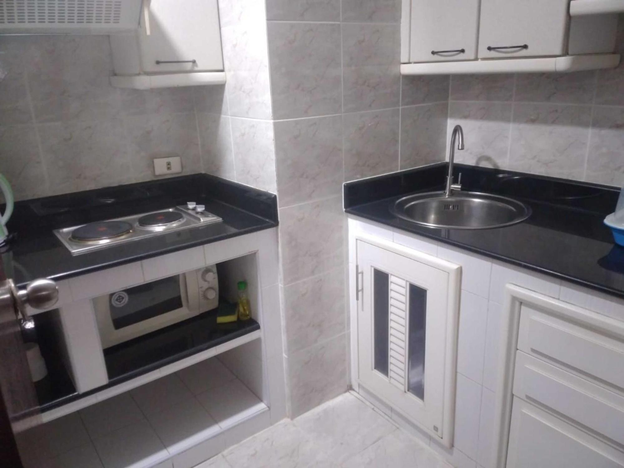 Affordable Serviced Apartments In Nana Omni Tower - Prime Sukhumvit Location Бангкок Экстерьер фото