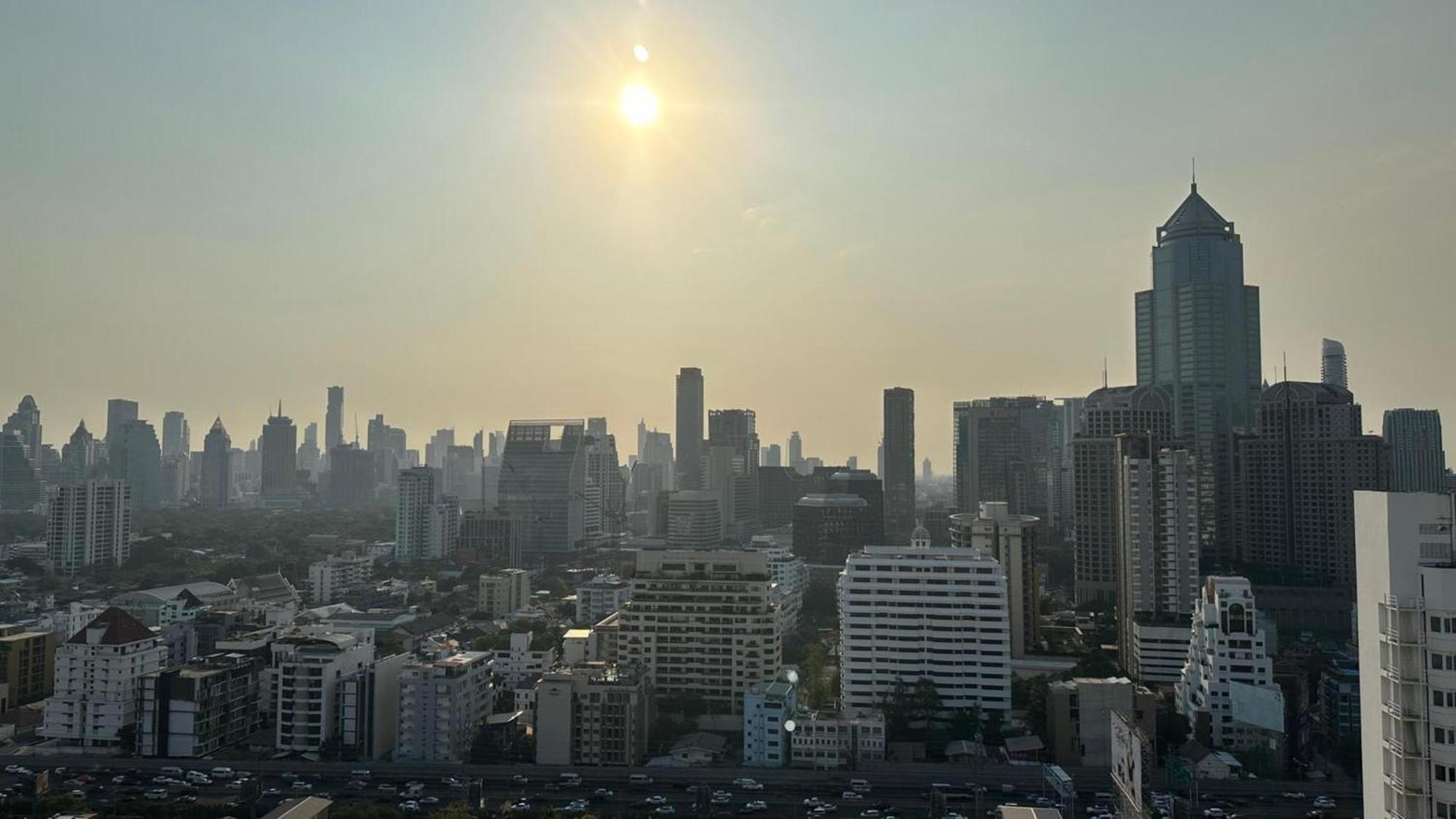 Affordable Serviced Apartments In Nana Omni Tower - Prime Sukhumvit Location Бангкок Экстерьер фото