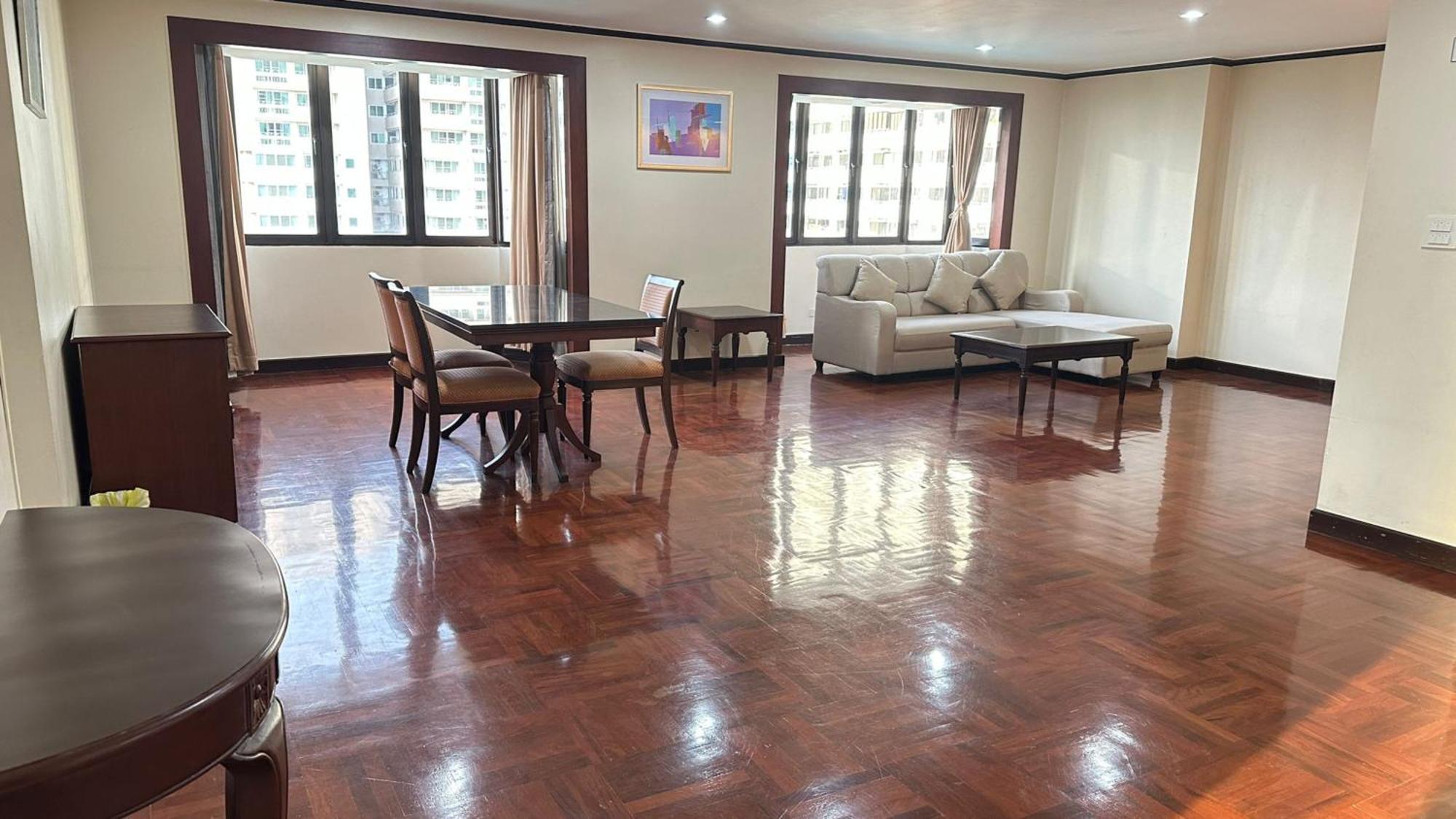 Affordable Serviced Apartments In Nana Omni Tower - Prime Sukhumvit Location Бангкок Экстерьер фото