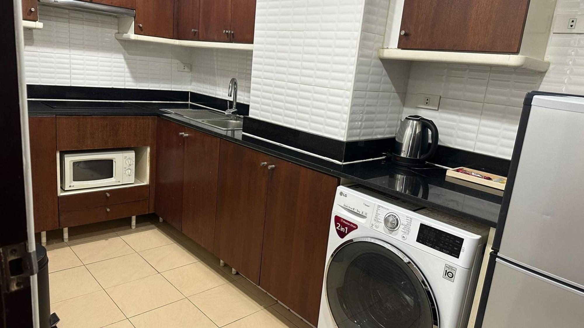 Affordable Serviced Apartments In Nana Omni Tower - Prime Sukhumvit Location Бангкок Экстерьер фото