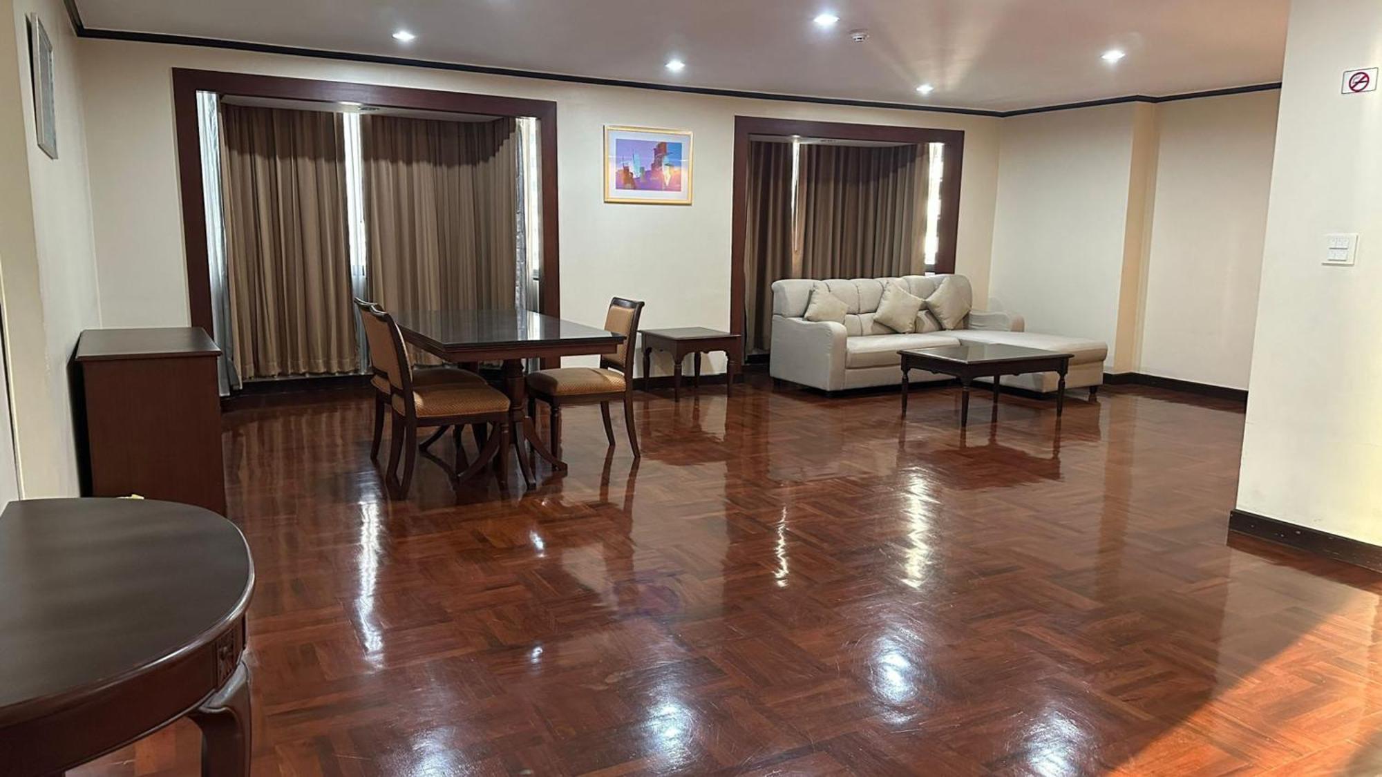 Affordable Serviced Apartments In Nana Omni Tower - Prime Sukhumvit Location Бангкок Экстерьер фото
