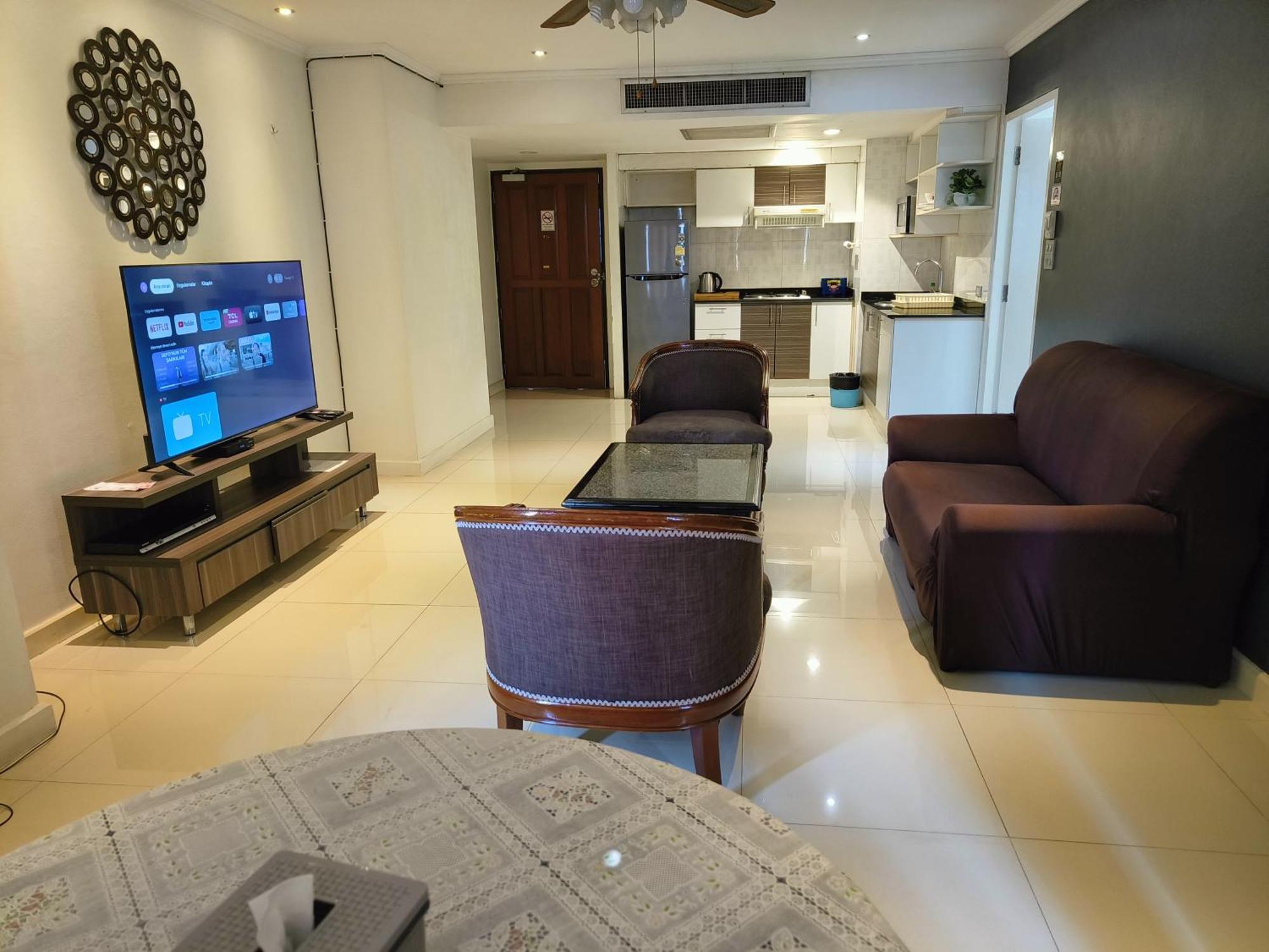 Affordable Serviced Apartments In Nana Omni Tower - Prime Sukhumvit Location Бангкок Экстерьер фото