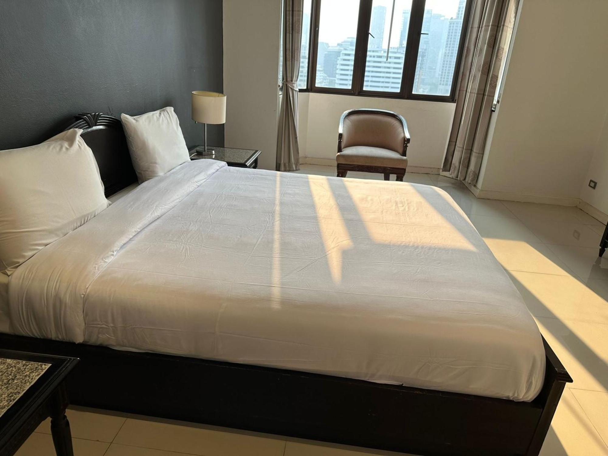 Affordable Serviced Apartments In Nana Omni Tower - Prime Sukhumvit Location Бангкок Экстерьер фото