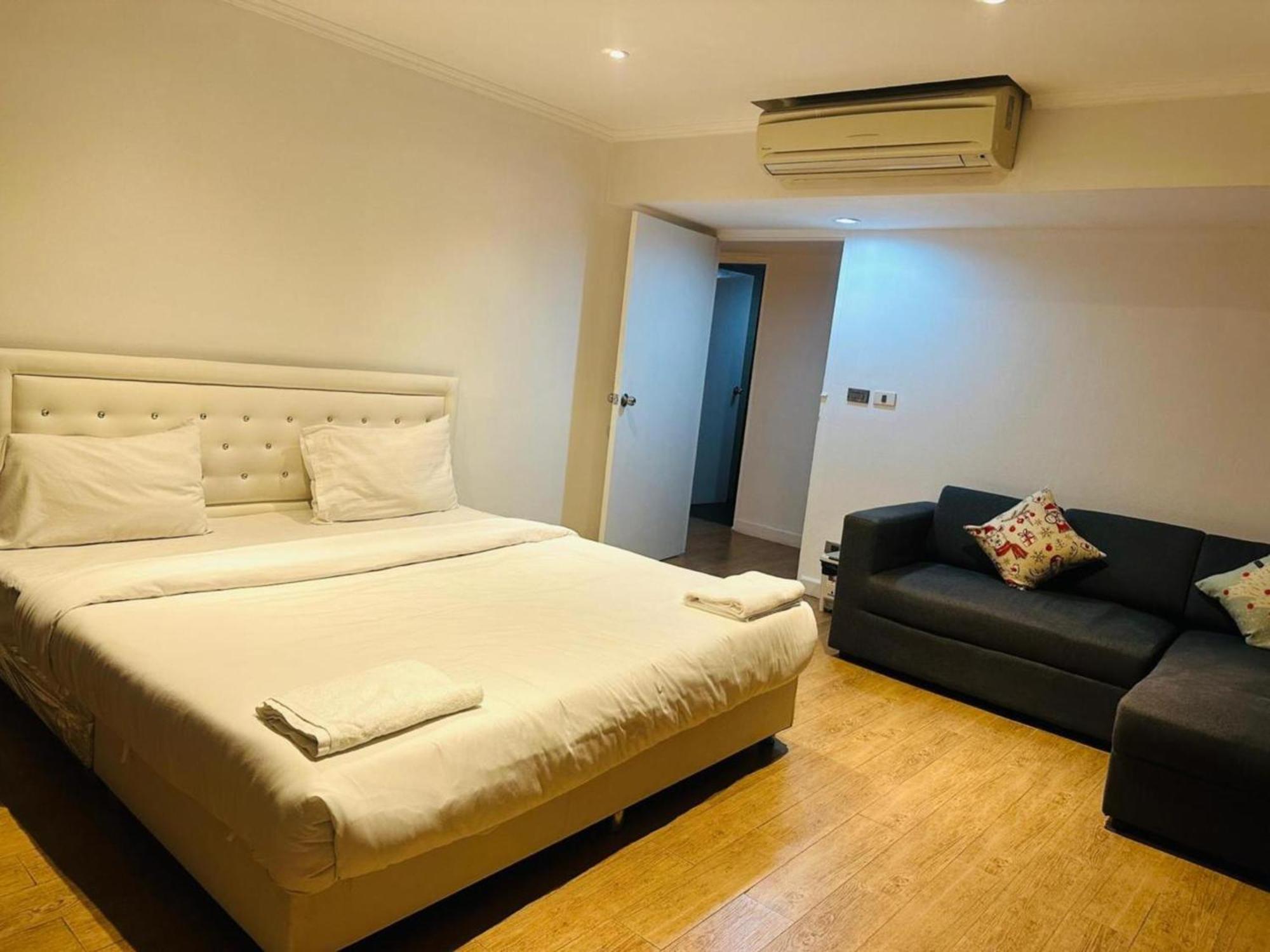 Affordable Serviced Apartments In Nana Omni Tower - Prime Sukhumvit Location Бангкок Экстерьер фото