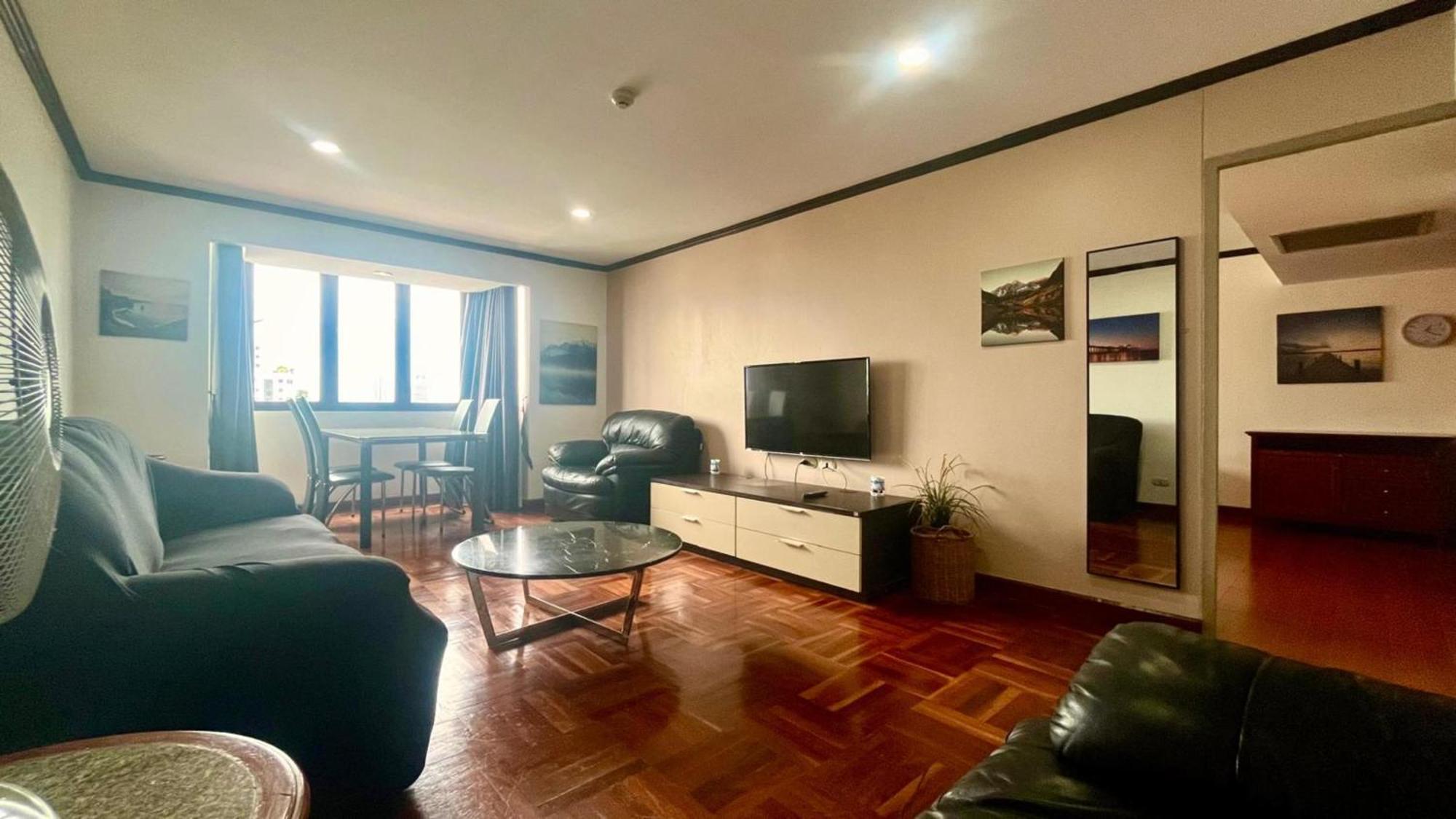 Affordable Serviced Apartments In Nana Omni Tower - Prime Sukhumvit Location Бангкок Экстерьер фото