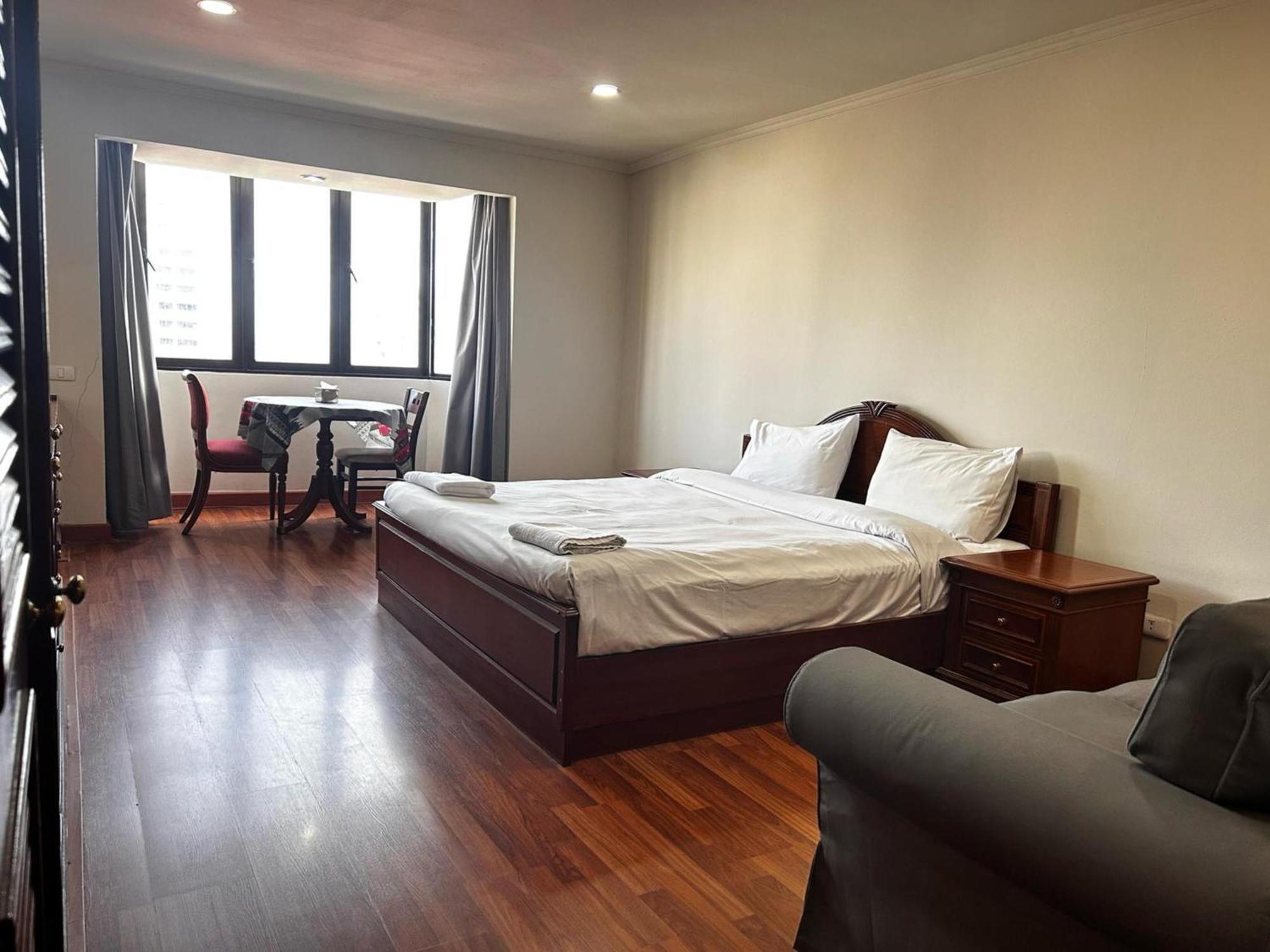 Affordable Serviced Apartments In Nana Omni Tower - Prime Sukhumvit Location Бангкок Экстерьер фото